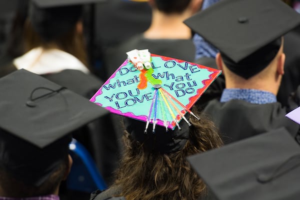 Mortarboard that sayys 'Do What you Love, Love what you do'